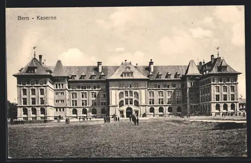 AK Bern, Soldaten exerzieren vor einer Kaserne