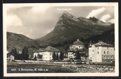 AK S. Bernardino, Gebäudepanorama mit Hotel und Pizzo Uccello