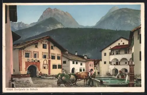 AK Schuls, Dorfplatz, Bauer mit Rindergespann am Brunnen