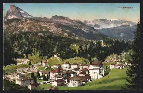 AK San Bernardino, Ortspanorama mit Bergen