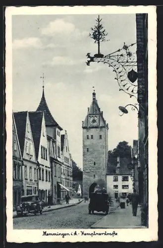 AK Memmingen i. A., Kemptnerstrasse, Stadttor, Fachwerkhäuser, Automobile
