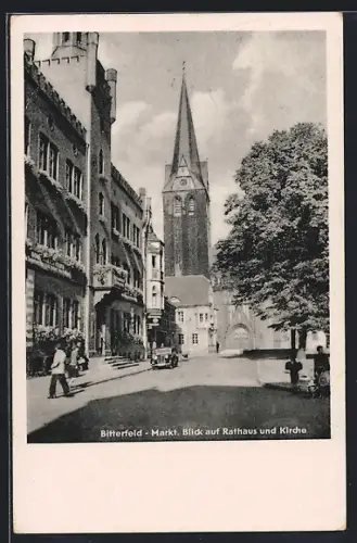 AK Bitterfeld, Markt, Blick auf Rathaus und Kirche