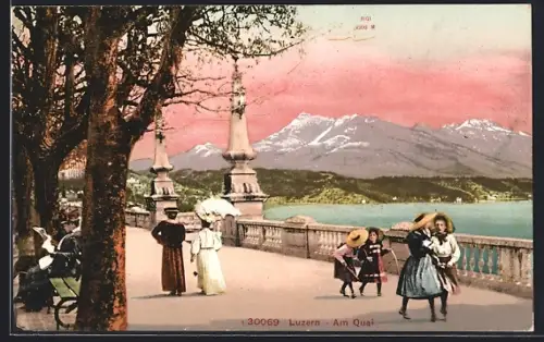AK Luzern, Promenade am Quai mit Spaziergängerinnen