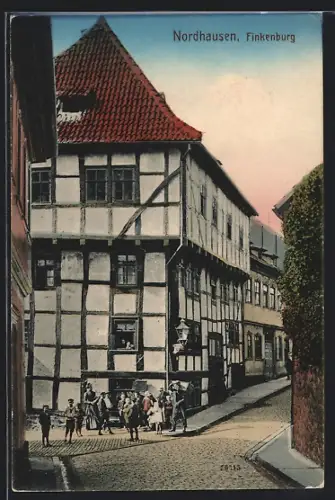 AK Nordhausen, Fachwerkhaus Finkenburg mit Strasse und Kinderschar