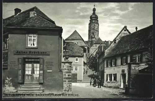 AK Buttstädt in Thür., Brücktorstrasse mit Kolonialwarenhandlung und Kirche