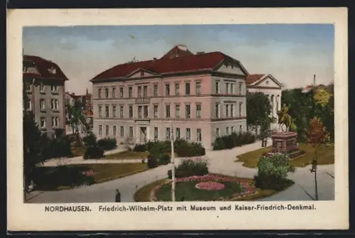 AK Nordhausen, Friedrich-Wilhelm-Platz mit Museum und Kaiser-Friedrich-Denkmal