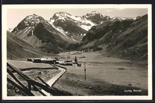 AK Sertig /Davos, Gesamtpanorama mit Gebirgszug