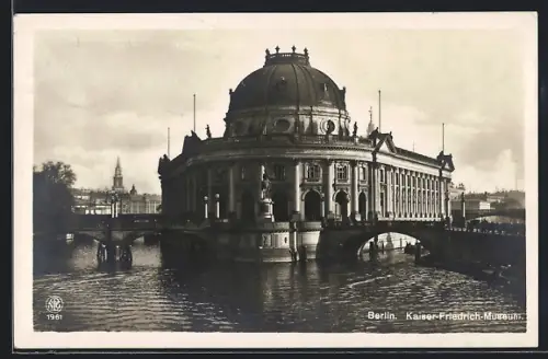 AK Berlin, Kaiser-Friedrich-Museum mit Spreepartie