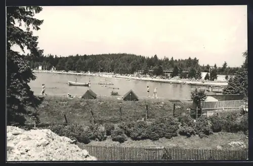 AK Schneeberg i. Erzgeb., Blick auf das Strandbad Filzteich mit Gästen und Zelten