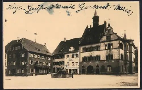 AK Staufen i. Brg., Marktplatz mit Konditorei und Brunnen