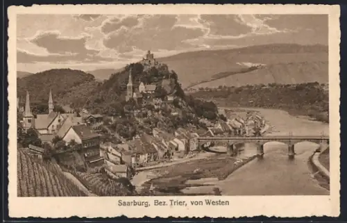 AK Saarburg /Trier, Panorama von Westen mit Burg und Saar