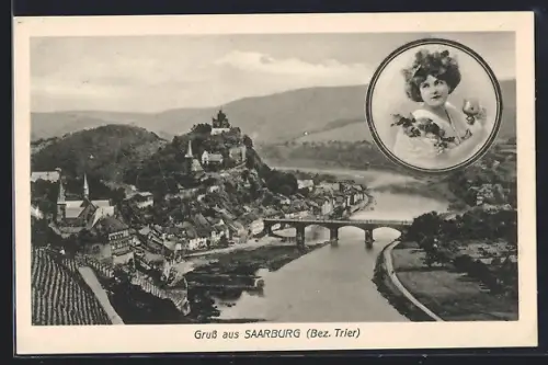 AK Saarburg /Trier, Gesamtansicht mit Saar und Burg, Damenporträt mit Weinglas