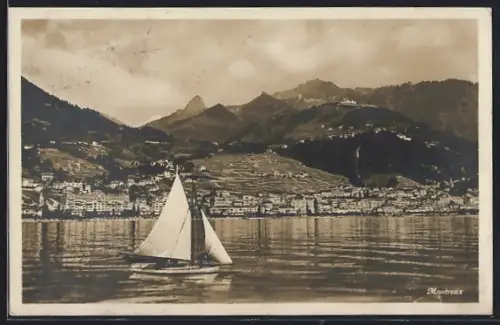 AK Montreux, Panorama mit Segelboot und Berghintergrund