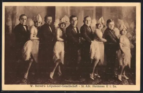AK W. Berndt`s Liliputaner-Gesellschaft in festlicher Abendgarderobe