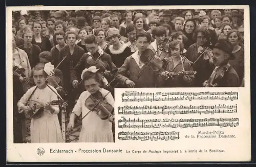 AK Echternach, Procession Dansante, Le Corps de Musique improvisé à la sortie de la Basilique