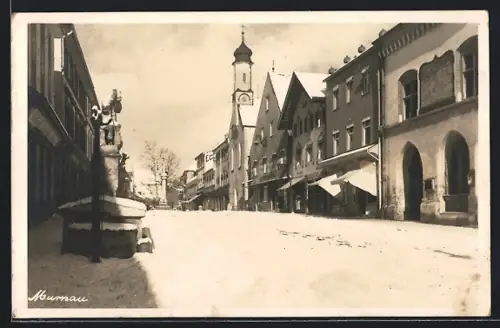 AK Murnau / Obb., Strassenpartie im Winter mit Kirchturm