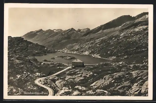AK San Bernardino /GR, St. Bernhardino-Pass, Passstrasse mit See