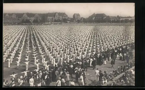 AK Leipzig, Deutsches Arbeiter-Turn- und Sportfest 1922, Formationsgymnastik auf dem Sportplatz, mit Stadtpanorama