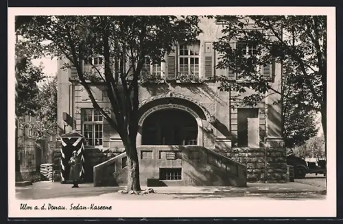 AK Ulm / Donau, Blick auf die Sedan-Kaserne