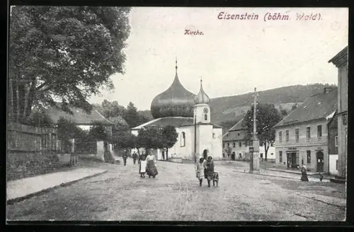 AK Eisenstein im Böhmerwald, Strassenpartie mit Blick zur Kirche