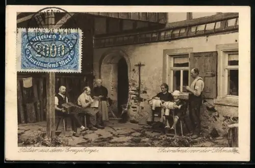 AK Familie beim Klöppeln und Musizieren vor einer Schmiede