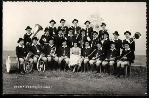 AK Graz, Bauernsinfoniker, Gruppenbild mit Instrumenten