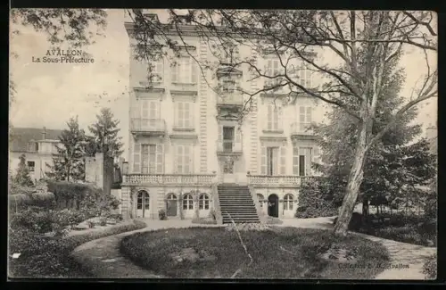 AK Avallon, La Sous-Prefecture