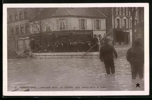 AK Ivry, Inondations 1910, le Départ des Sinistrés