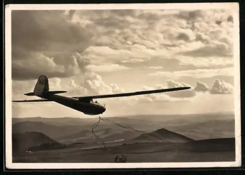 AK Segelflugzeug an der Wasserkuppe klinkt das Zugseil aus