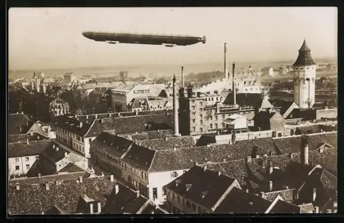 Passepartout-AK Rastatt, Zeppelin über den Dächern der Stadt