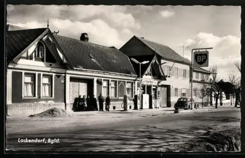 AK Lackendorf /Bgld., Kaufhaus Fritz Haster mit Tanksäulen, VW Käfer