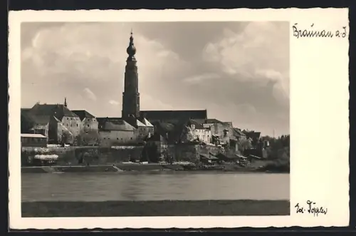 AK Braunau a. I., Uferpartie mit Kirche