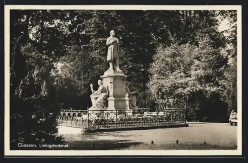 AK Giessen, Liebigdenkmal