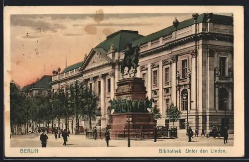 AK Berlin, Bibliothek Unter den Linden, Reiterstandbild Friedrichs des Grossen