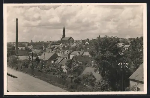 AK Münchberg /Ofr., Stadtansicht mit Kirche und Schornstein