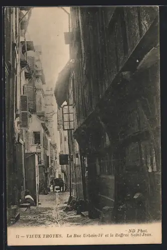 AK Troyes, La Rue Urbain-IV et le Beffroi Saint-Jean