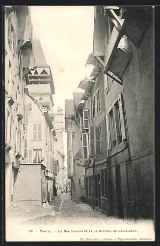 AK Troyes, La Rue Urbain IV et le Beffroi de Saint-Jean