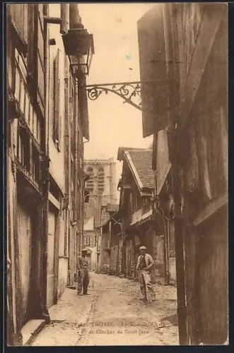 AK Troyes, Rue des Chats et clocher de Saint-Jean