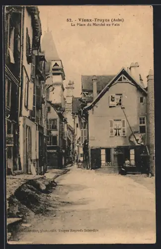 AK Troyes /Aube, La Place du Marché au Pain