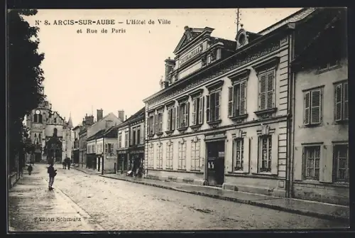 AK Arcis-sur-Aube, L`Hôtel de Ville et Rue de Paris