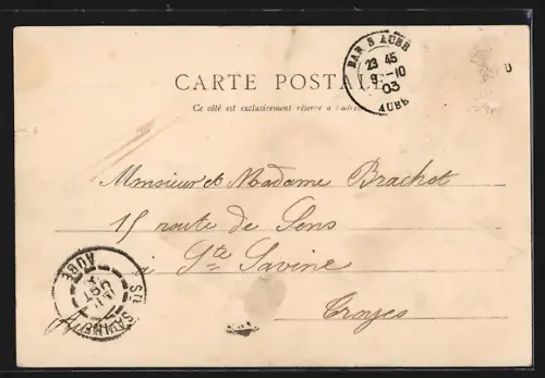 AK Bar-sur-Aube, Rue Nationale avec bâtiments et passants