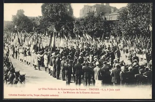 AK Troyes, Le Ministre de la Guerre décorant lors de la 31e Fête Fédérale de Gymnastique de France