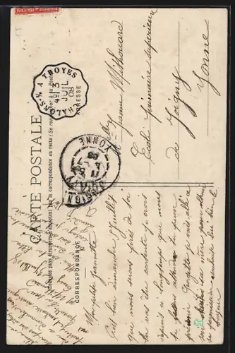 AK Troyes, Restaurant du Chat-Friant et rue étroite avec bâtiments historiques