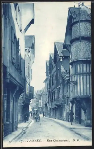 AK Troyes, Rue Champeaux avec maisons à colombages