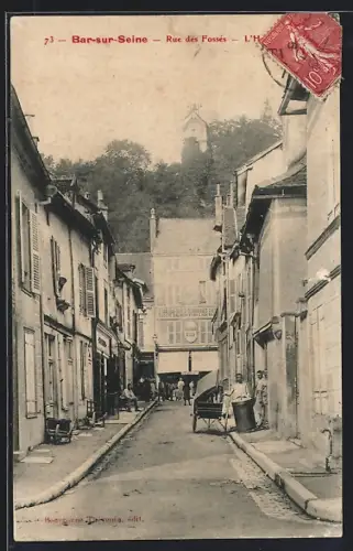 AK Bar-sur-Seine, Rue des Fossés, L`Hôtel de Ville