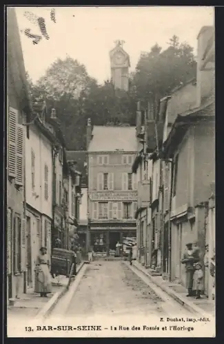 AK Bar-sur-Seine, La Rue des Fossés et l`Horloge