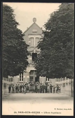AK Bar-sur-Seine, L`École Supérieure et ses élèves devant le bâtiment