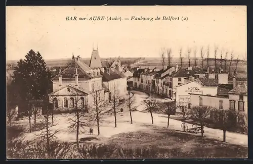 AK Bar-sur-Aube, Faubourg de Belfort avec vue sur l`église et l`hôtel du Soleil