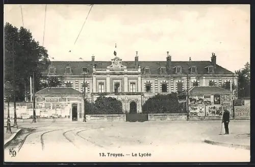 AK Troyes, Le Lycée et les rails du tramway