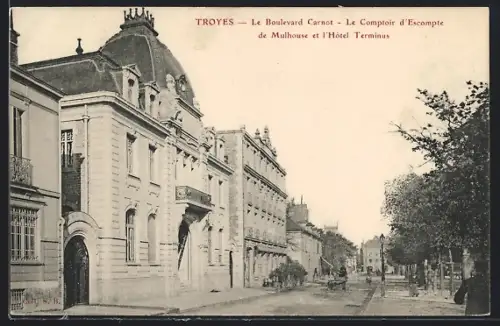 AK Troyes, Le Boulevard Carnot, Le Comptoir d`Escompte de Mulhouse et l`Hôtel Terminus